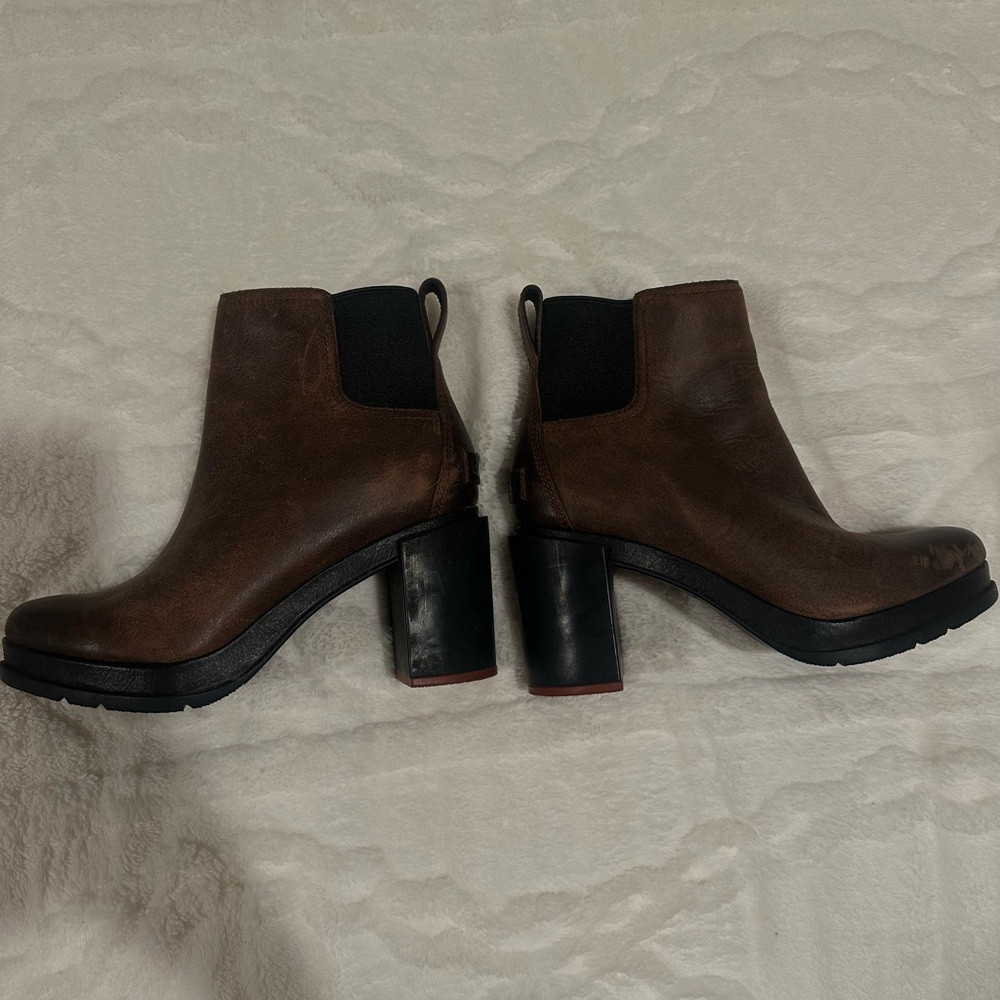 Sorel Chestnut Brown Ankle Boots